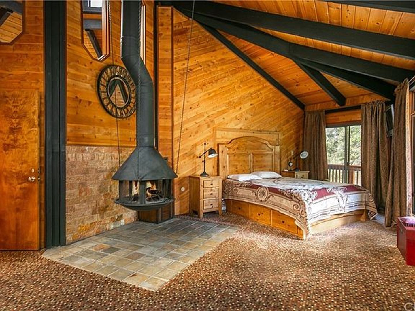 Beautiful 5-Bedroom Home with Mountain Views in Pine Club Mountain! – photo 4