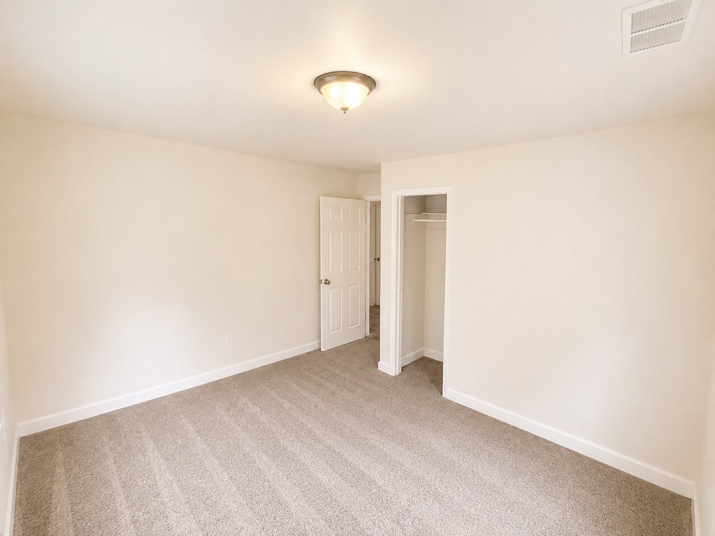 For Lease – photo 3