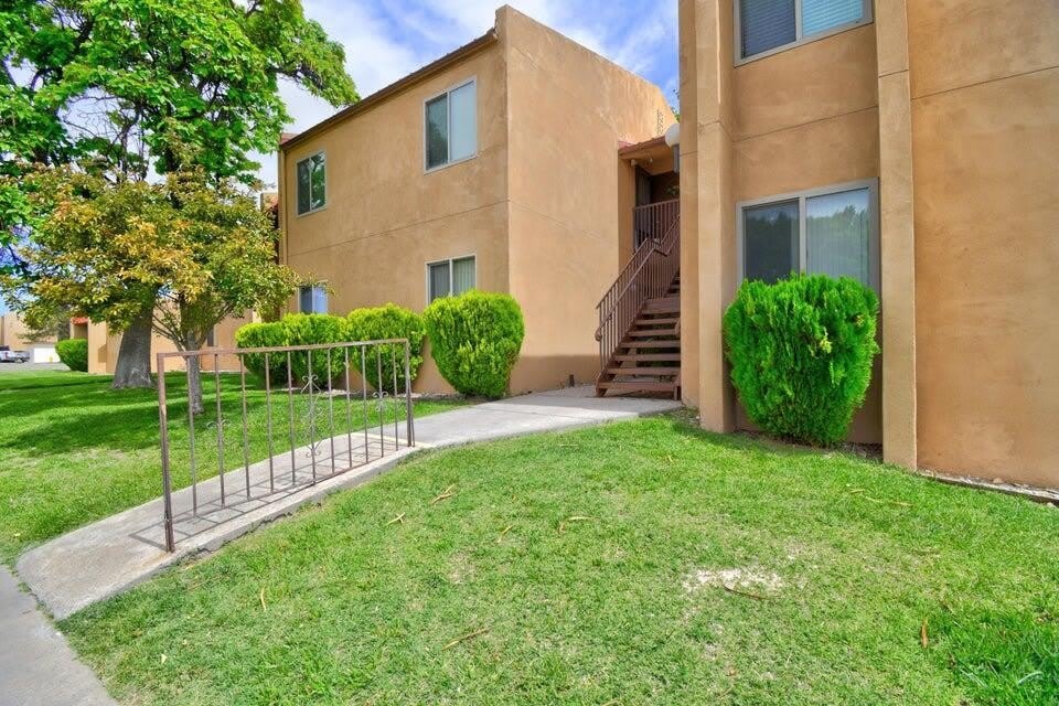931 Country Club Drive SE – photo 1