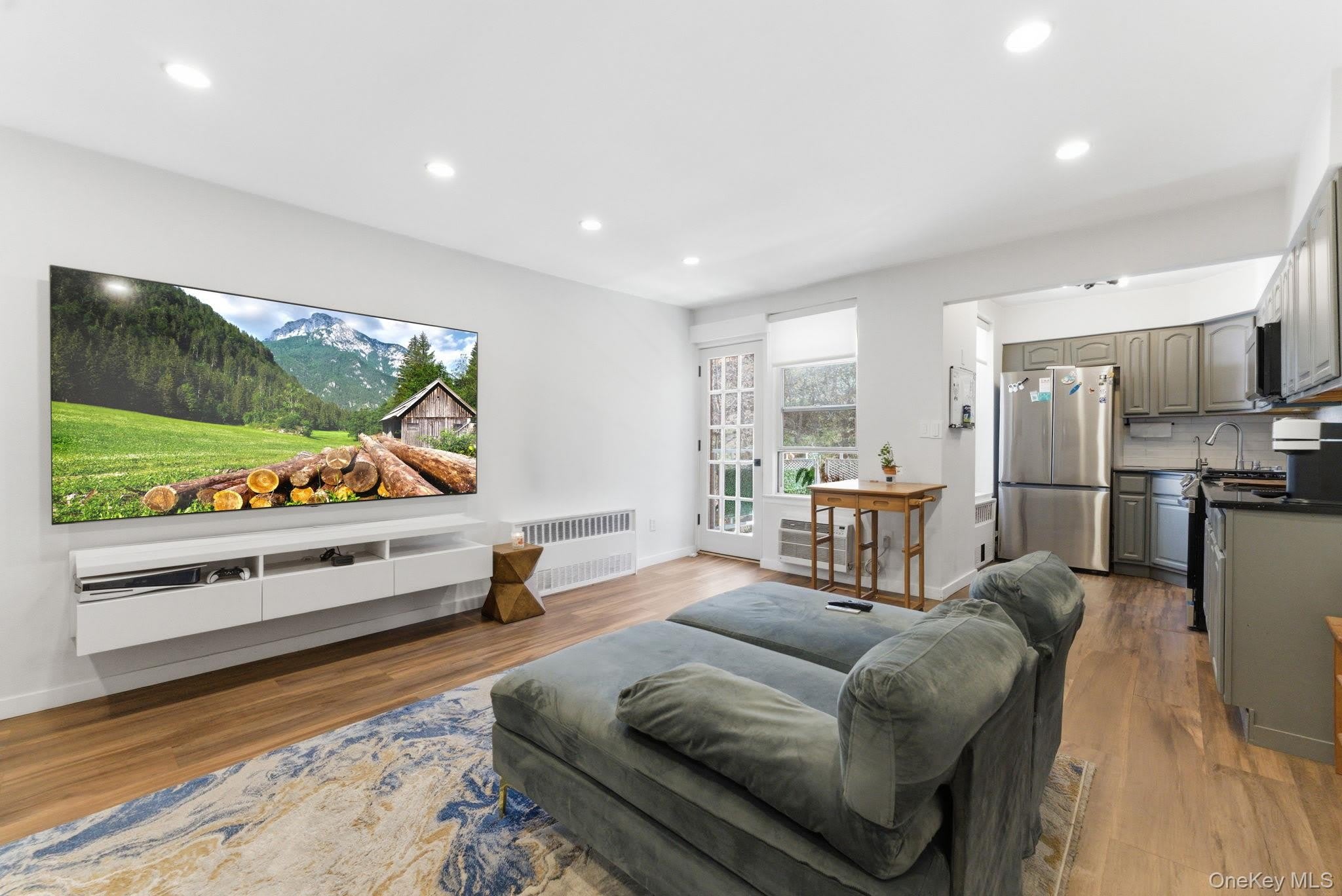 250 N Broadway – photo 1