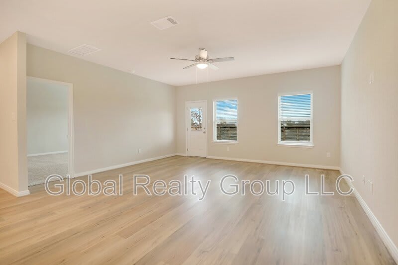 1247 Meyers Mdw – photo 3