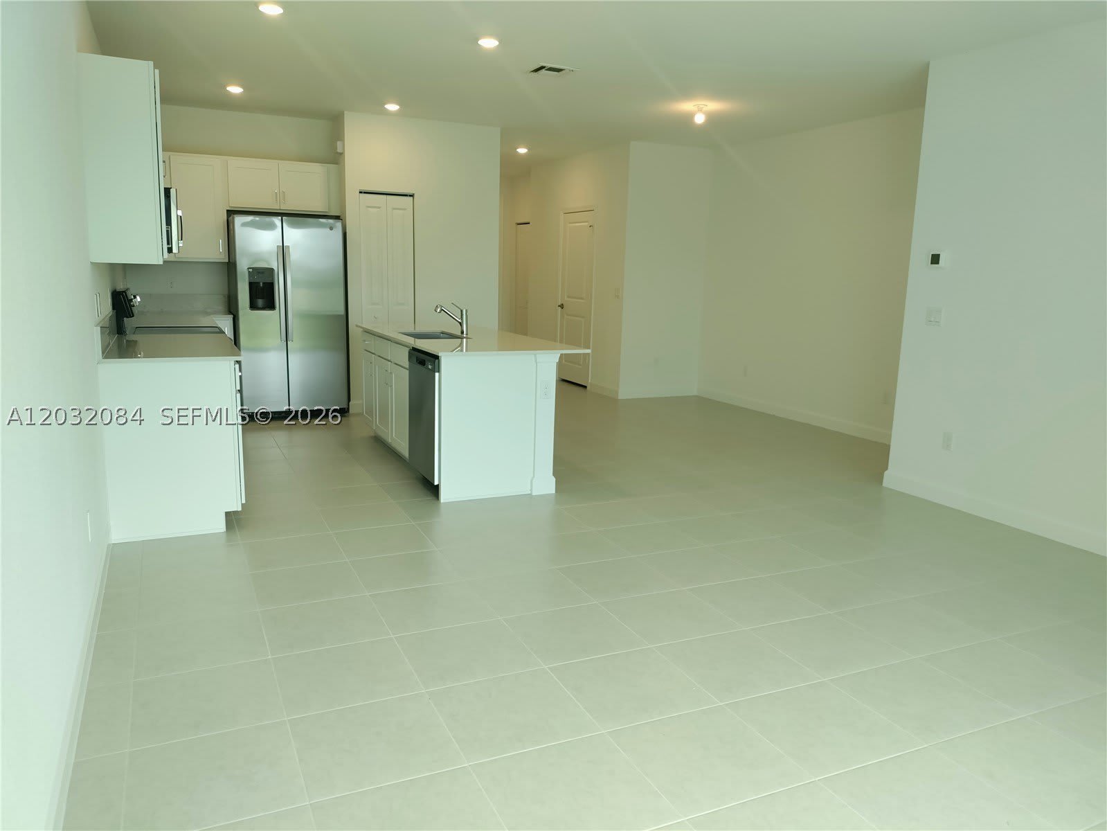 652 SE Lake Falls St – photo 2
