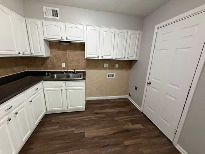 1271 Chickamauga Ave – photo 5