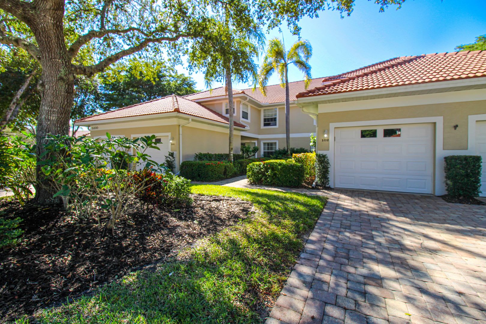 ***BEAUTIFUL** FIRST-FLOOR CONDO***IN THE HEART OF NORTH NAPLES***SEASONAL RENTAL*** – photo 2