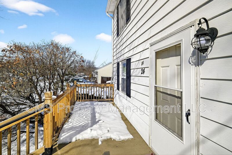 24 Steinhardt Ave – photo 5