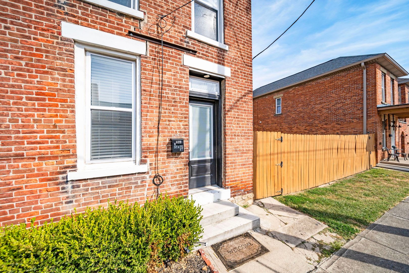 EAST FRANKLINTON ARTIST DISTRICT! SUNNY NEWLY RENOVATED HOME on DOUBLE LOT – photo 2