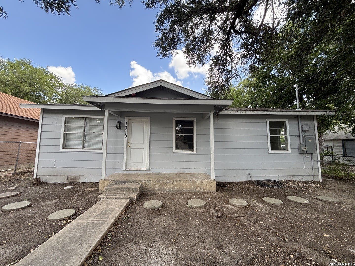 1319 Keats – photo 1