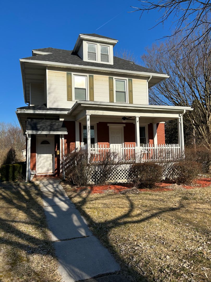 3 bedroom, 2 1/2 bath house – photo 3