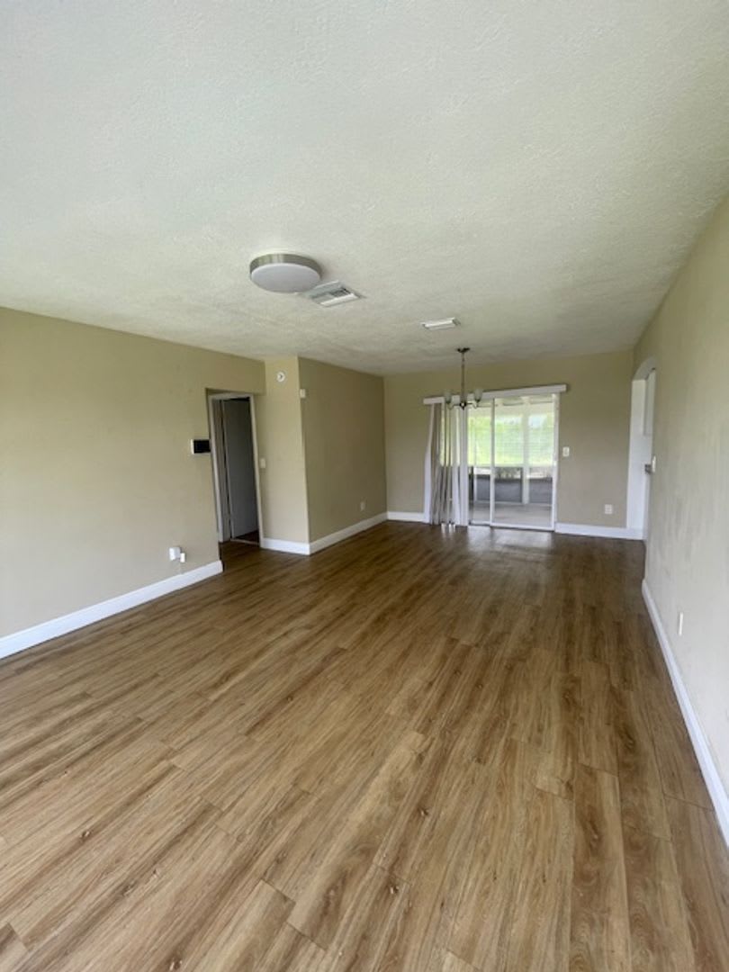 1ST MONTH FREE RENT 2 Bed 1 Bath Home – photo 3