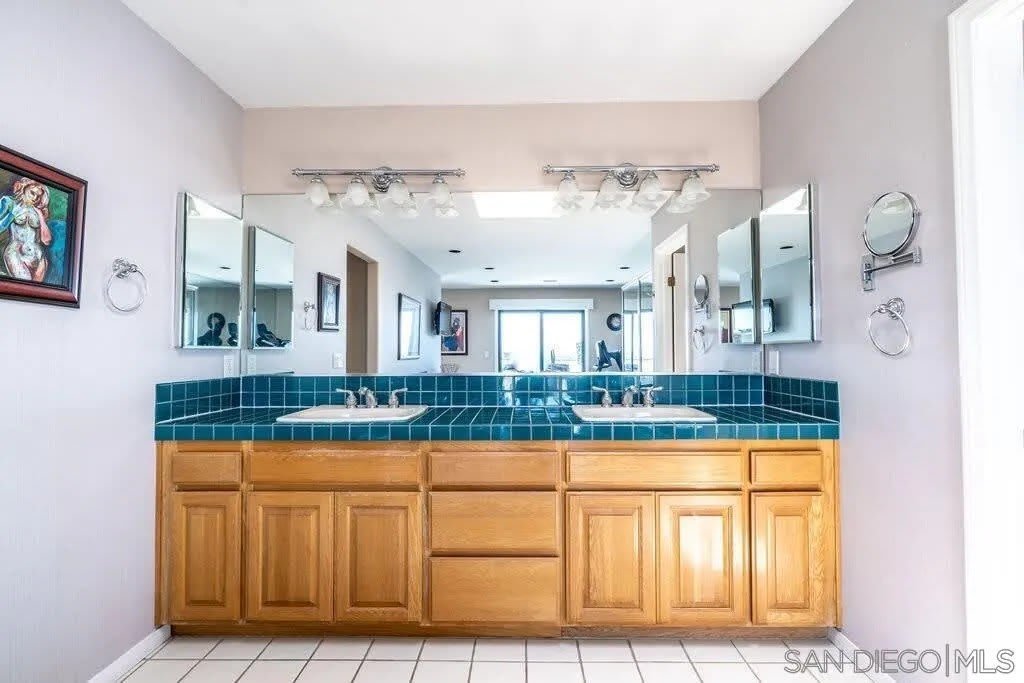 2110 Locust St – photo 5