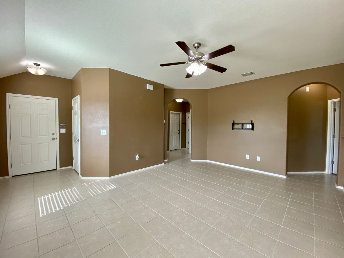 Amazing 3 bed 2 bath in Buda!!! – photo 4