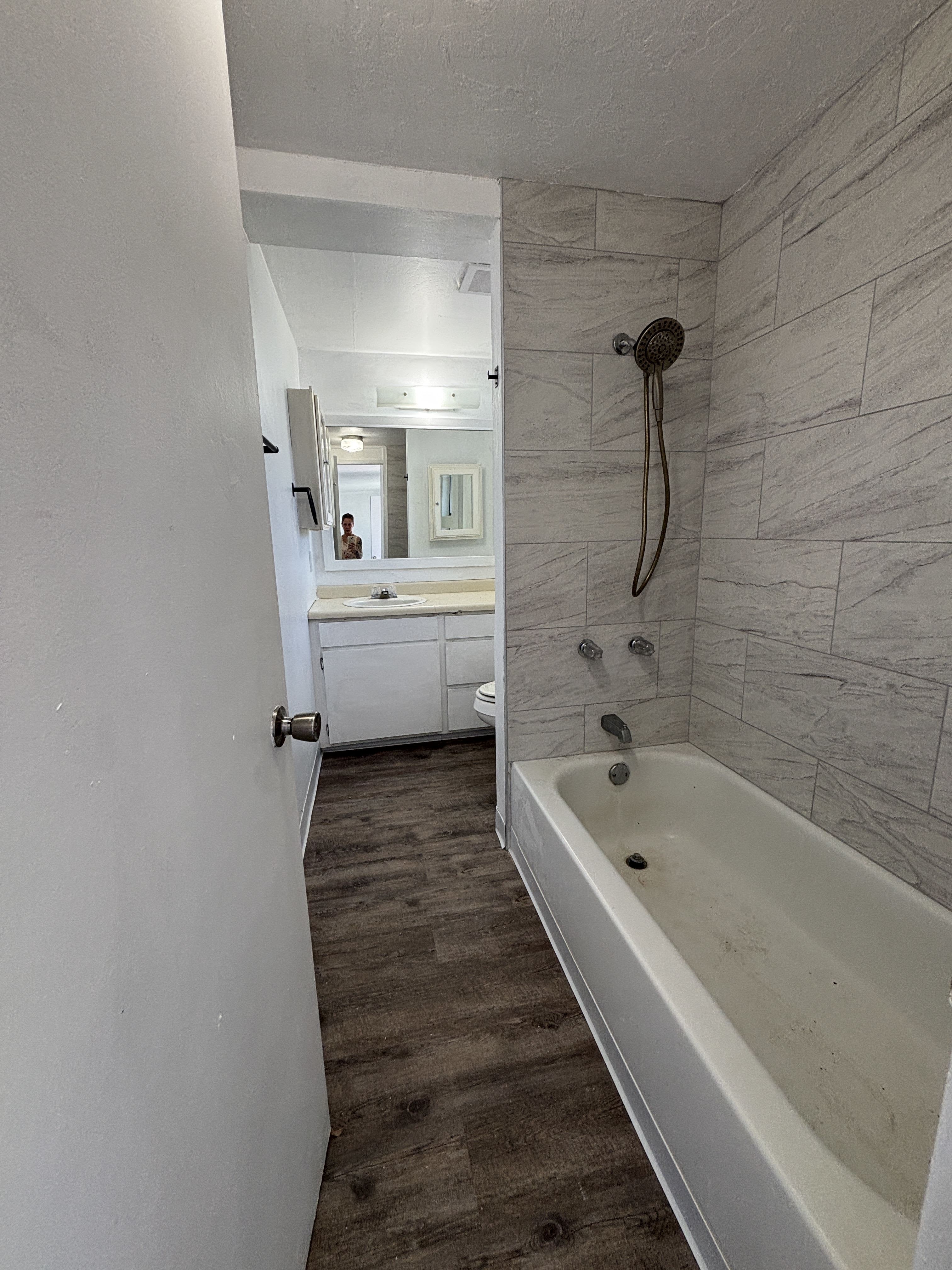 2360 Redwood Ave – photo 5