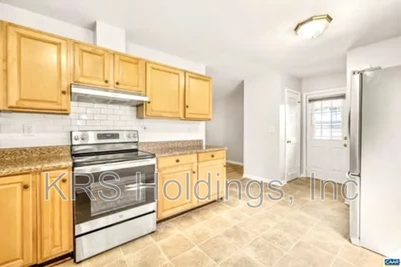 804 Raymond Rd – photo 2