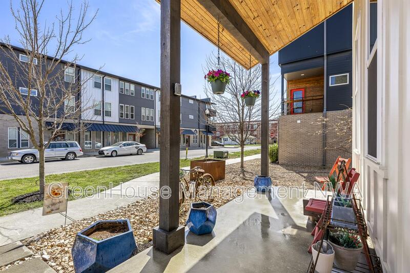 636 SW B ST – photo 4