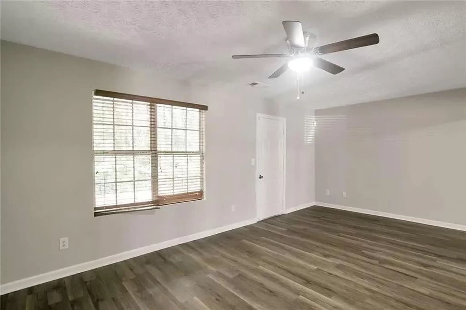 Room in 3 Bedroom Home At Waldrop Ln – photo 4