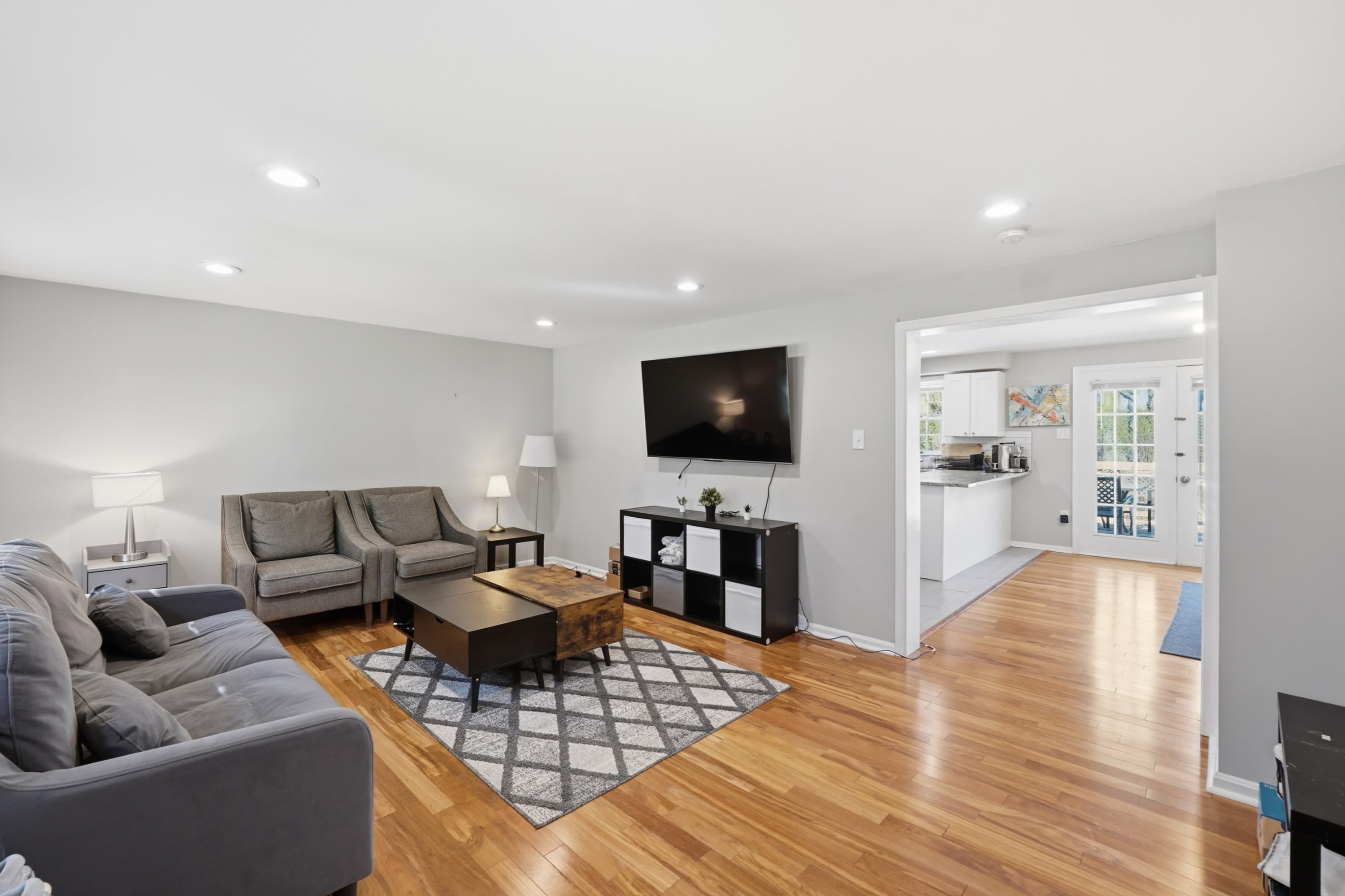 9008 Autoville Drive – photo 5