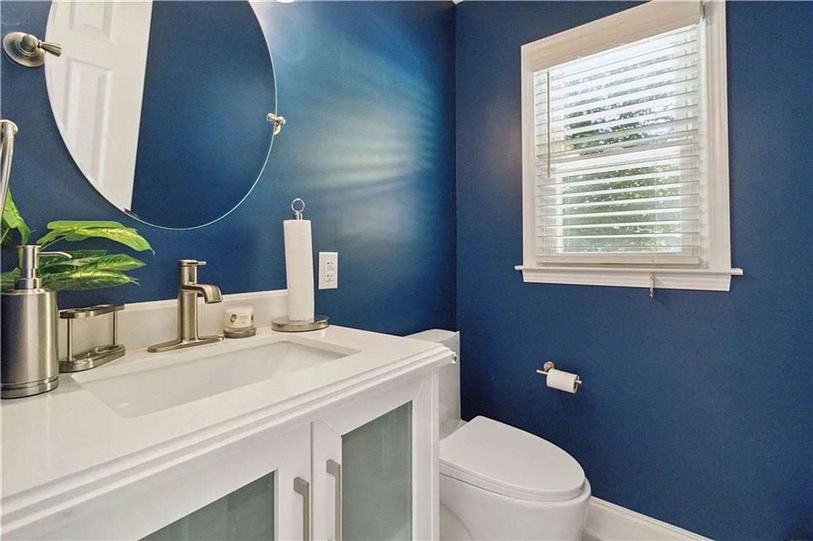 Room in 7 Bedroom Home at Glenwhite Dr – photo 1