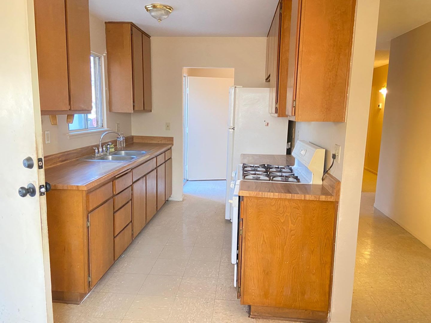 4 Bedroom Home On Large Lot – photo 2