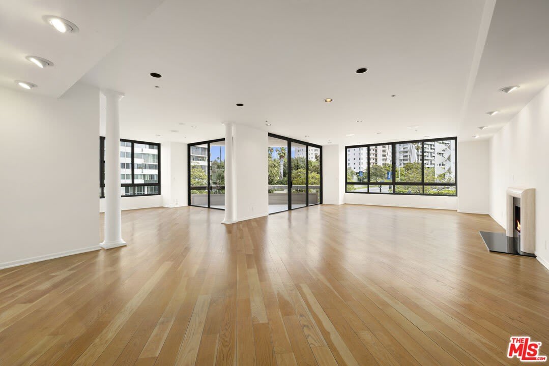 10430 Wilshire Blvd – photo 2