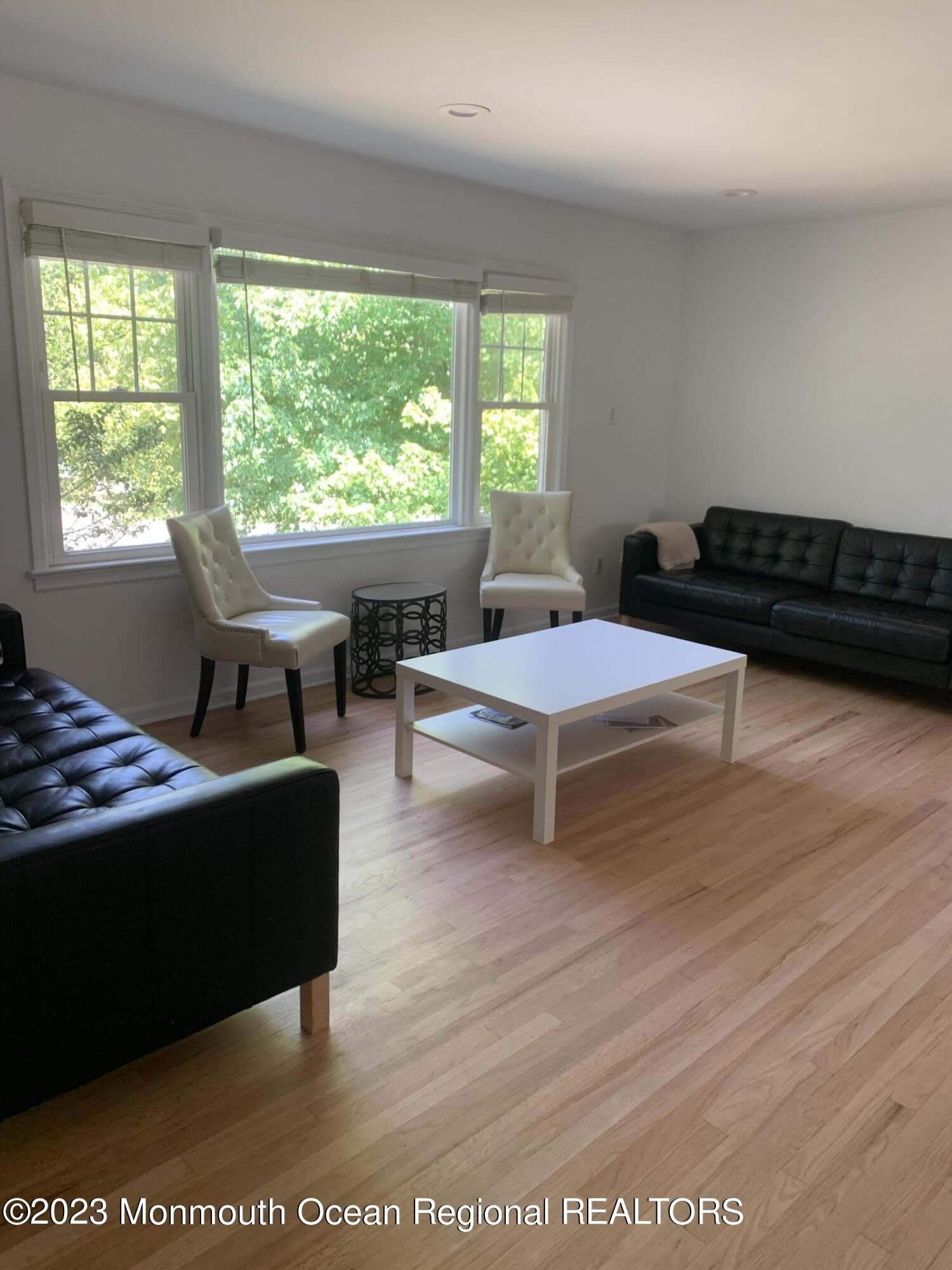 1169 Lincoln Court – photo 2