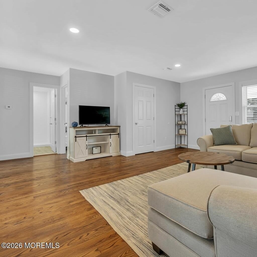 1143 Roe Avenue – photo 5