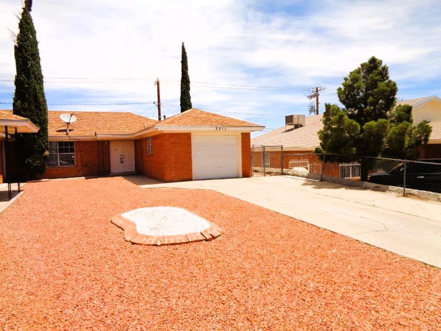 Nice Single Level Northeast Duplex With Refrigerated Air Located In Quiet Neighborhood – photo 1