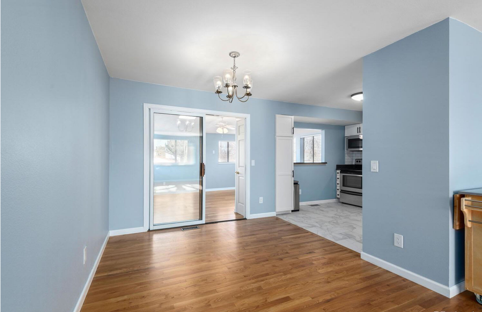 Updated 4 BD House in Sun Valley Estates! – photo 5