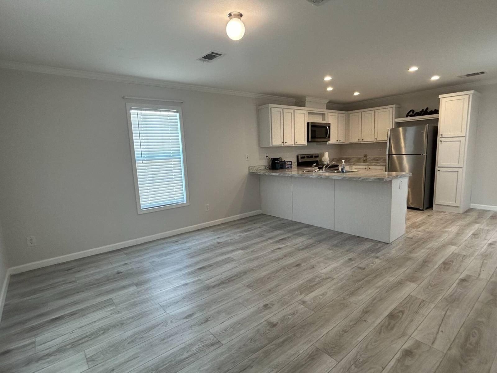 925 301 Blvd E – photo 3