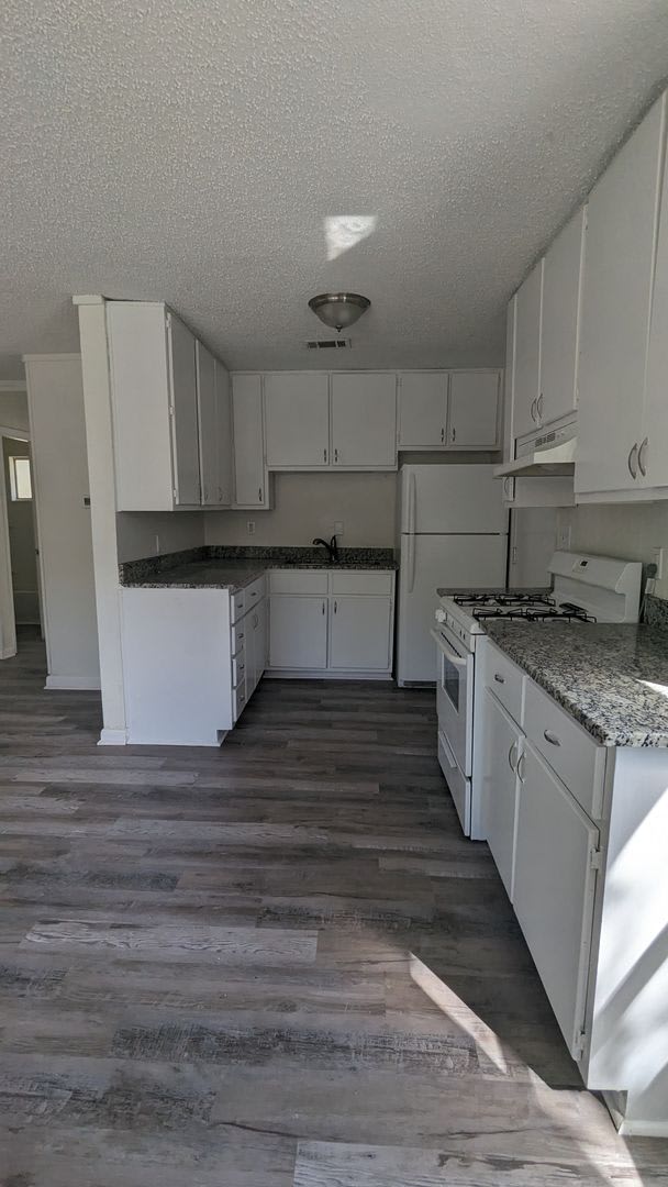 227 Bay Street NW, Fort Walton Beach. MOVE IN SPECIAL: HALF OFF first full month of rent!!! – photo 5