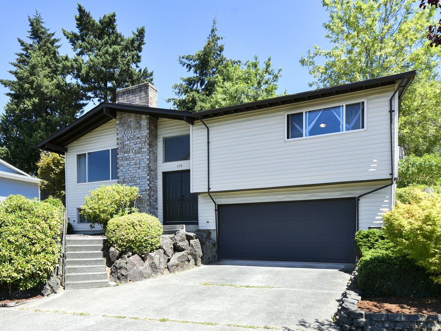 Spacious 3 Bedroom 2.25 Bath Home Renton Talbot Hill Area Available Now! – photo 1