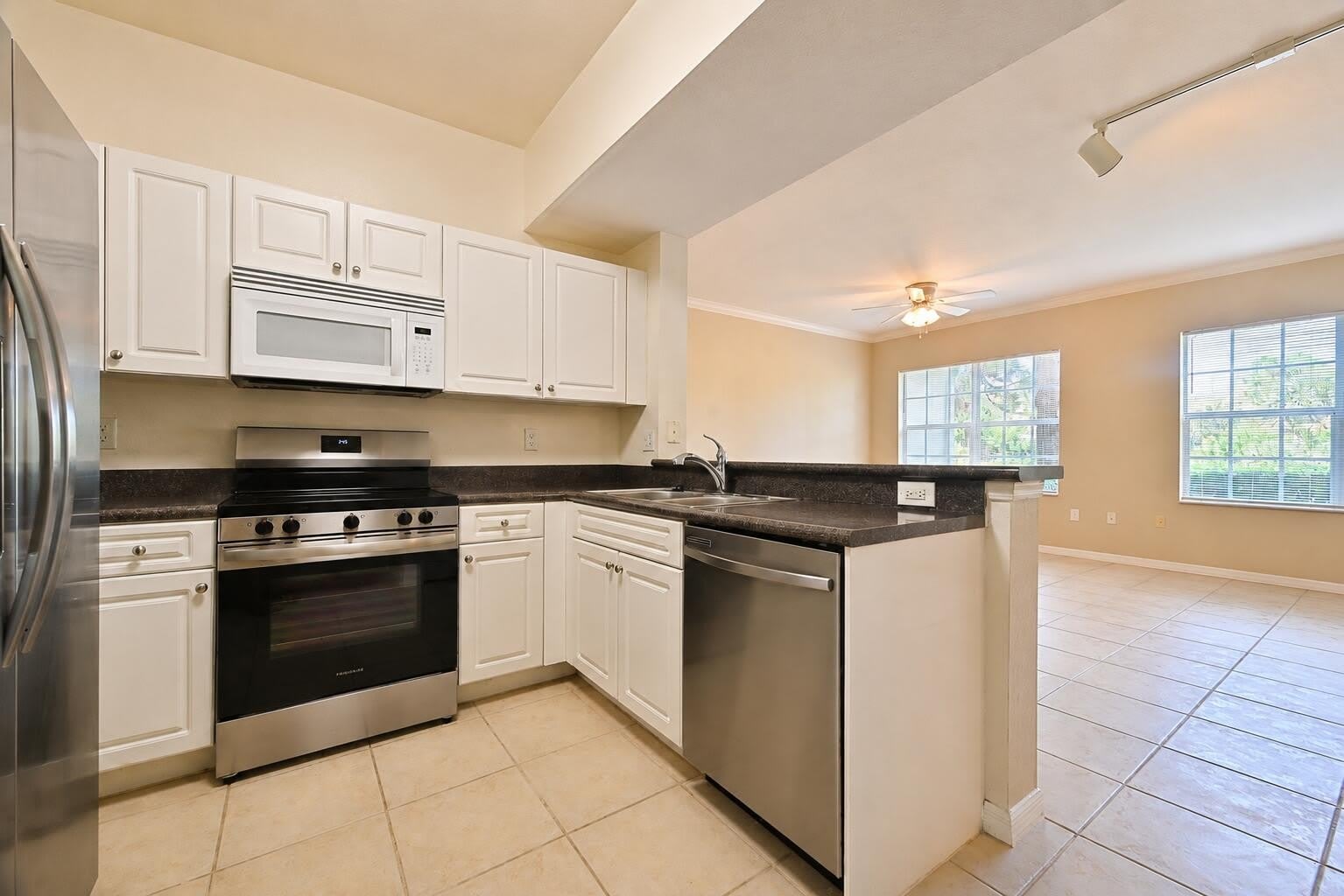 356 SE Rogers Court – photo 2