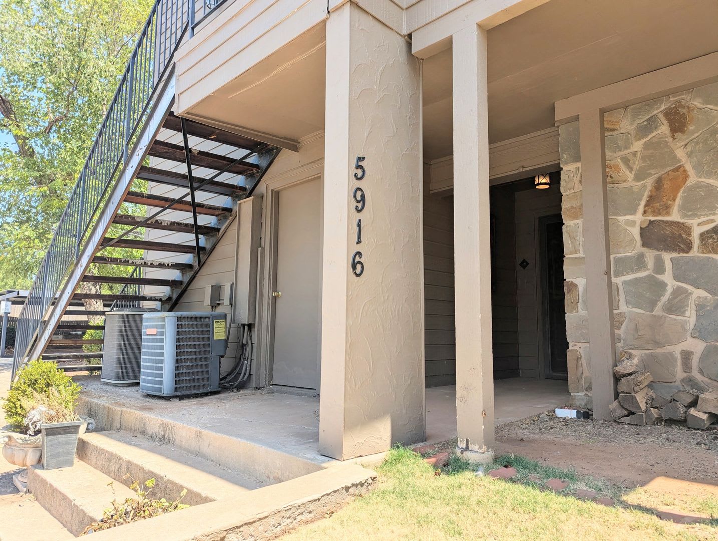 Spacious 2-Bedroom Condo in Gated Community with Covered Patios – photo 2
