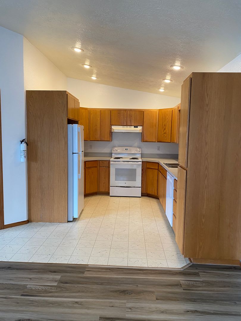 Spacious 3 Bedroom 1 Bath Duplex In Albany – photo 5