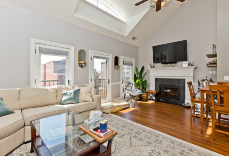 930 W Dakin – photo 1