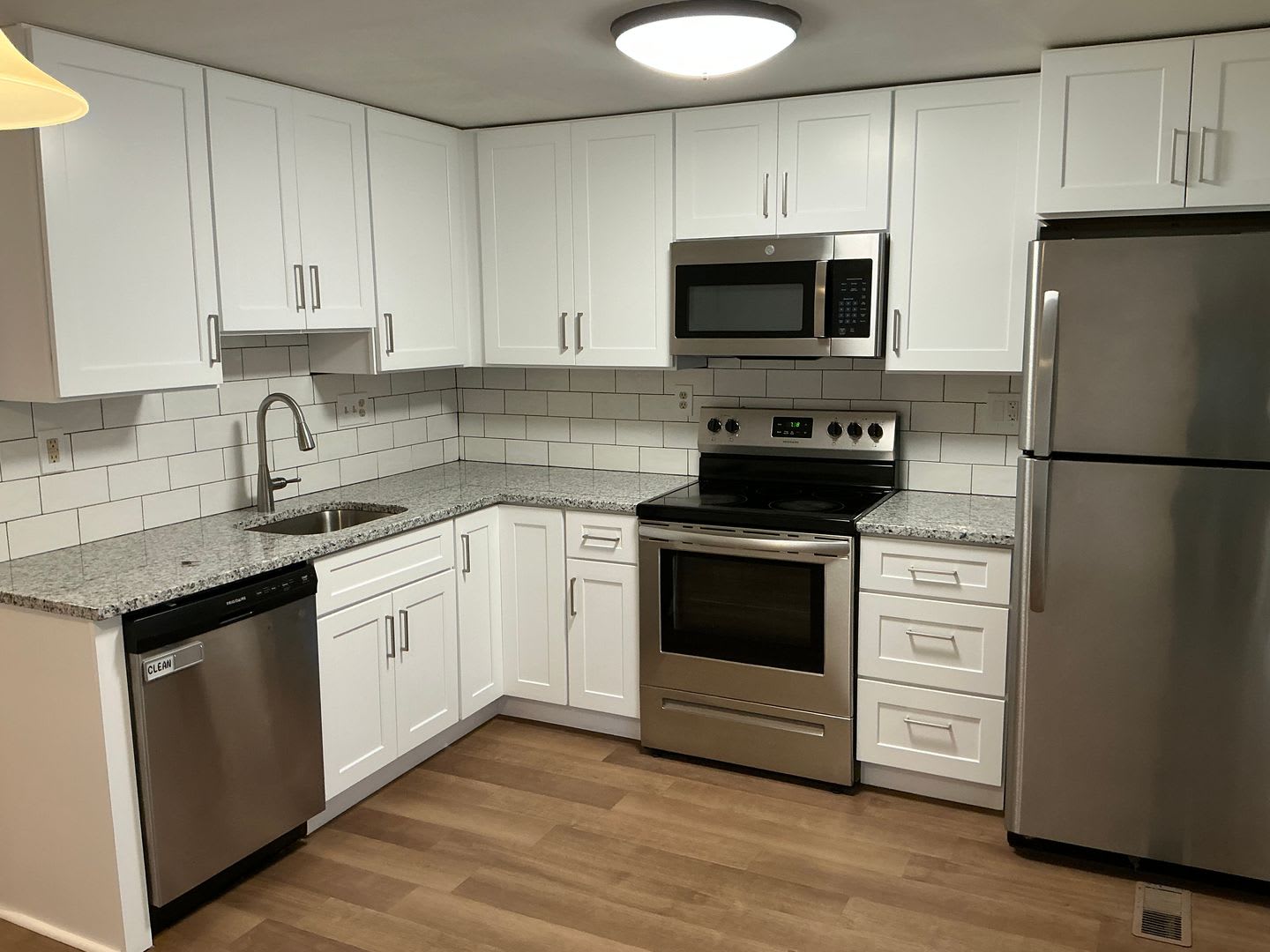 Gorgeous 2BR 2BA 3 level town home fully updated and located in Essex Place – photo 2