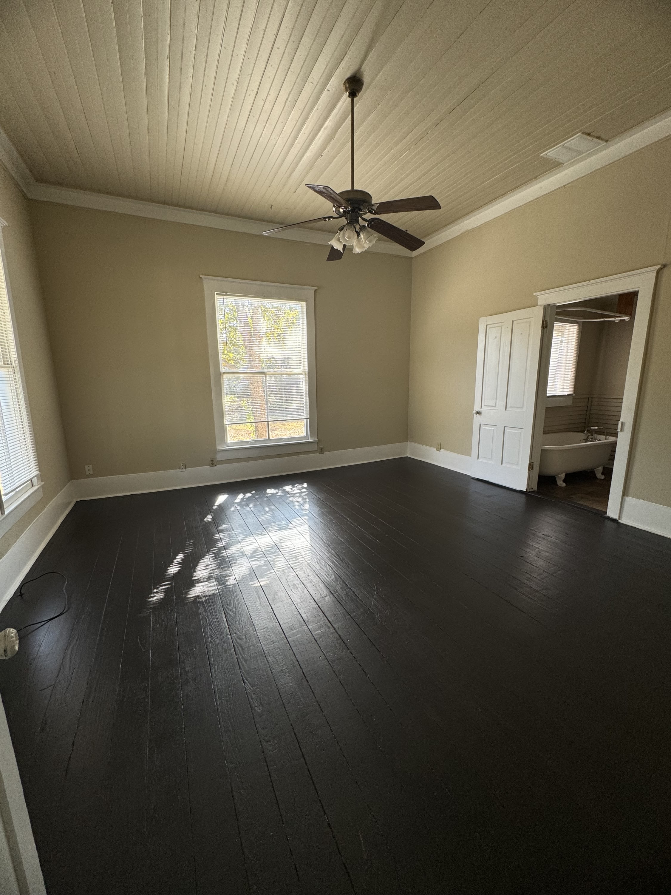 302 Burleson – photo 3