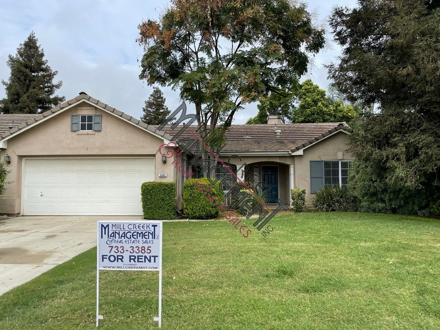 3 Bedroom 2 Bathroom Home in SW Visalia! Close to Shopping and Restaurants! – photo 1