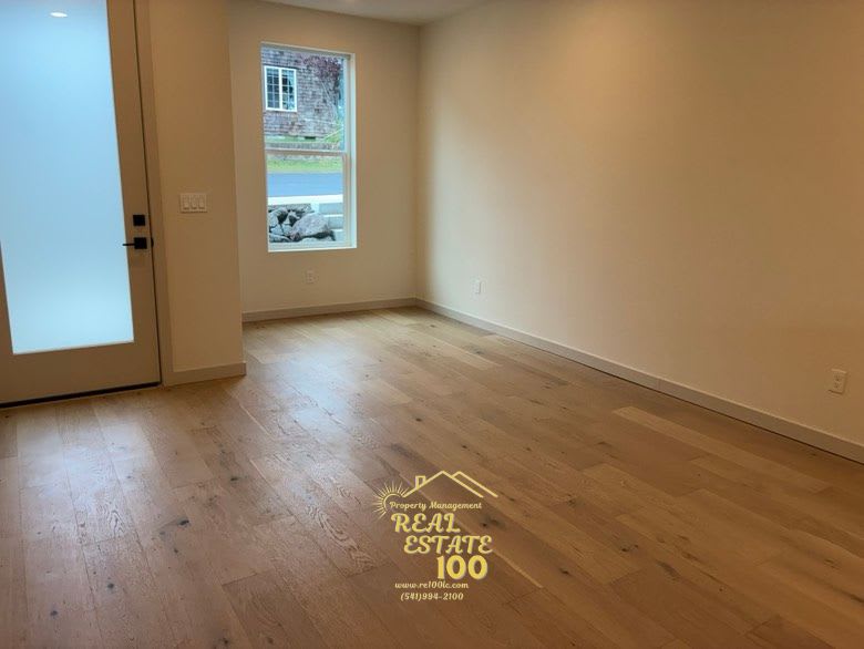305 Southeast Port Avenue B – photo 2