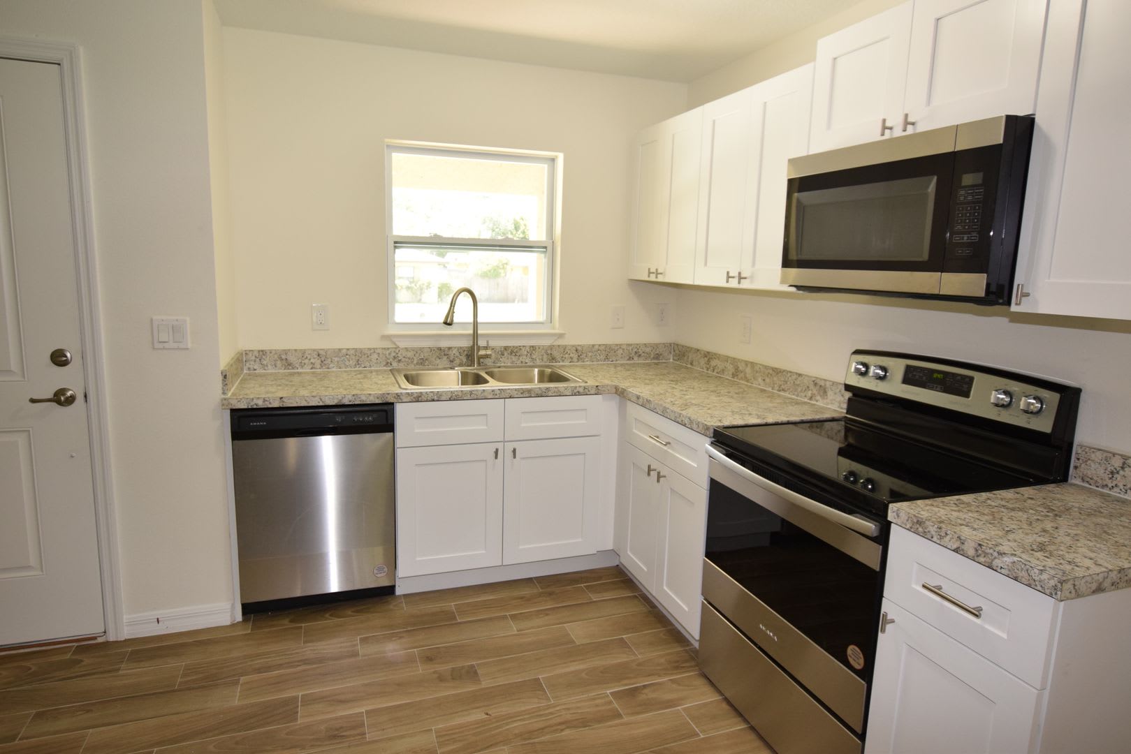 3 Bedroom, 2 Bath Duplex For Rent at 2318 W Cannon Ter NW #B, Fl. 33881 – photo 5