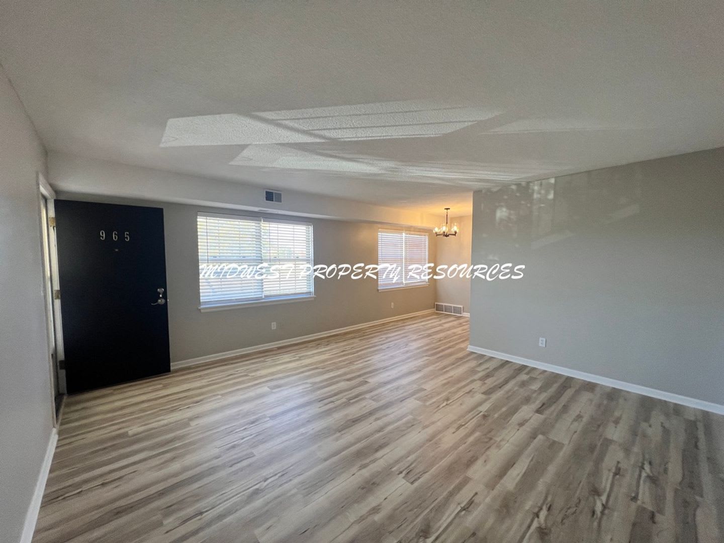Stunning 1 Bedroom Apartment w/ Covered Parking – photo 3