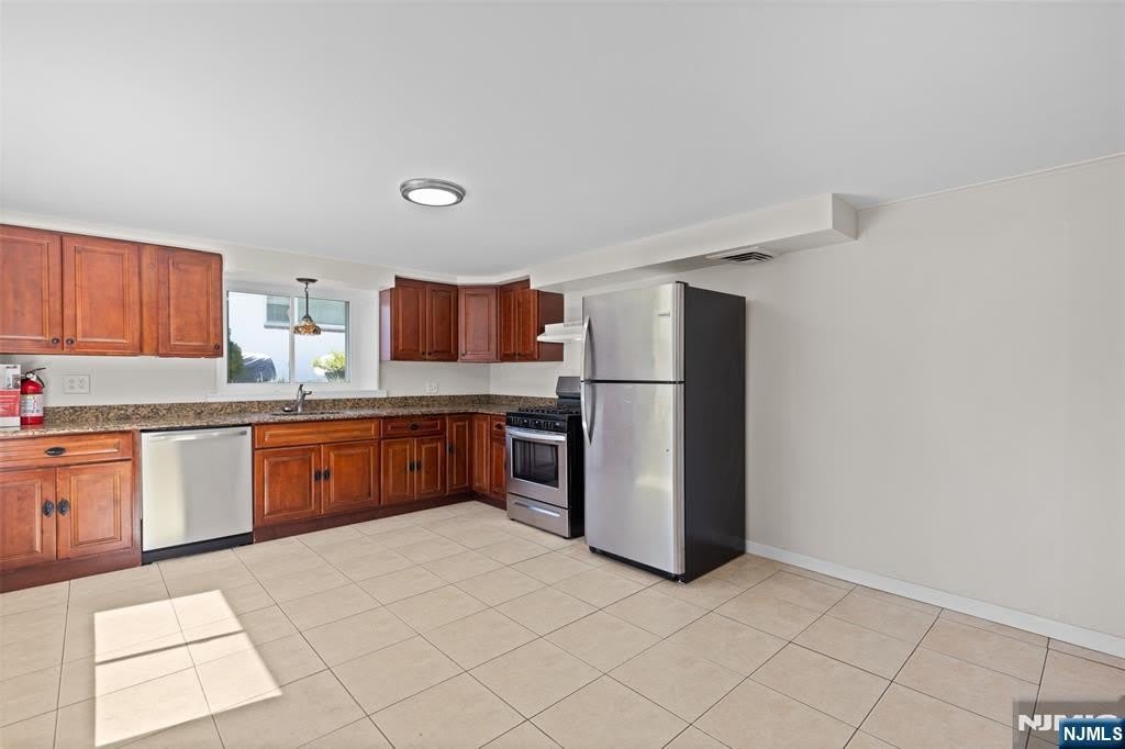 154 Ames Street – photo 2