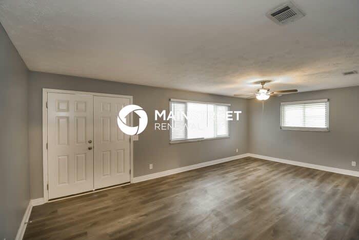 4605 Silver Ridge Drive – photo 5