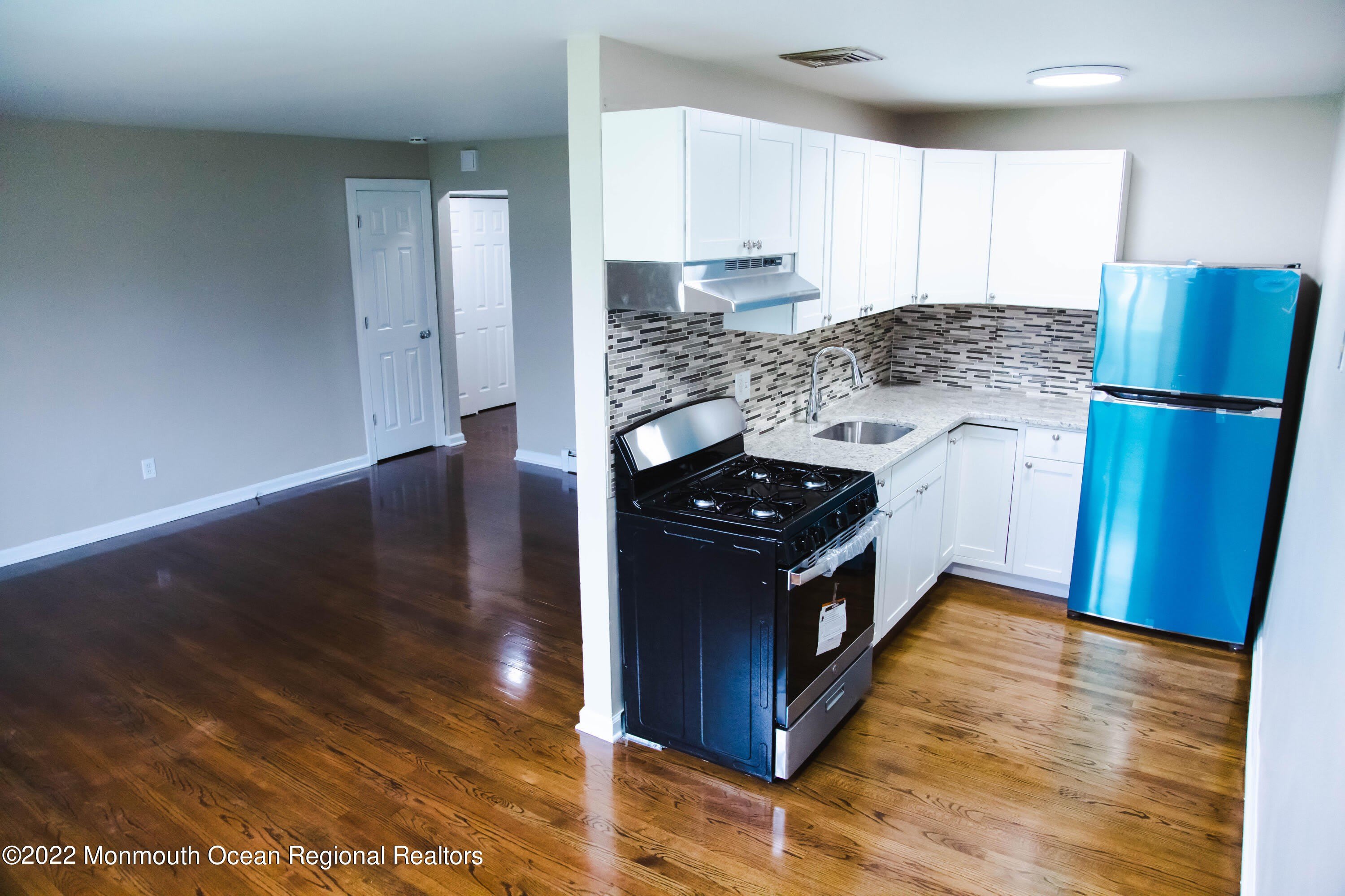 65 Steiner Avenue – photo 4