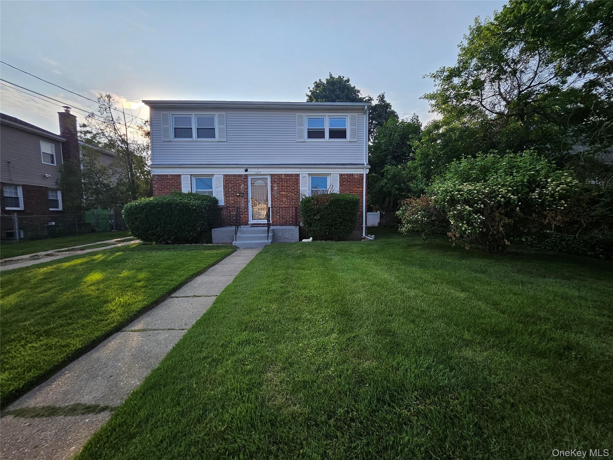 1571 Powers Avenue – photo 4