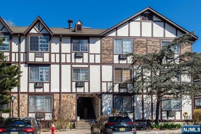 2021 Hawthorne Lane – photo 2