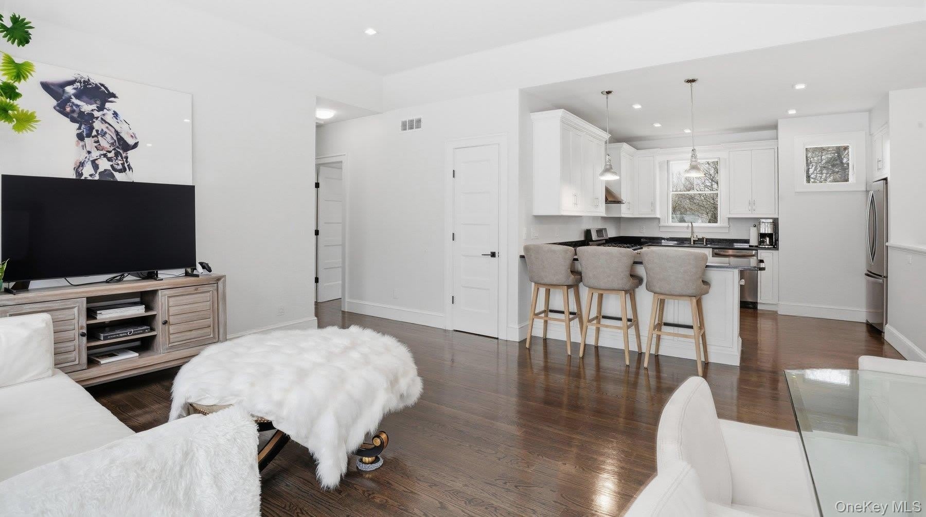 420 Maple Avenue S – photo 4