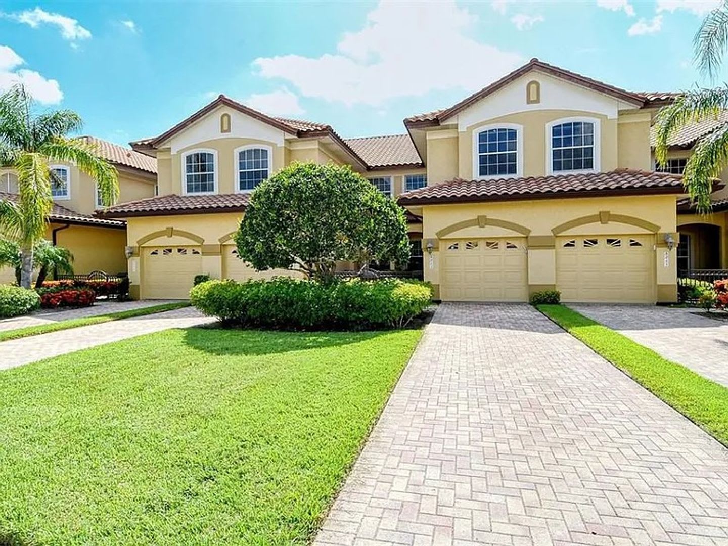 3 Month Minimum 9 Month Maximum Lease Options Gorgeous Turnkey Furnished Condo Located In The Highly Sought After Mirmar Community At Lakewood Ranch Country Club – photo 1