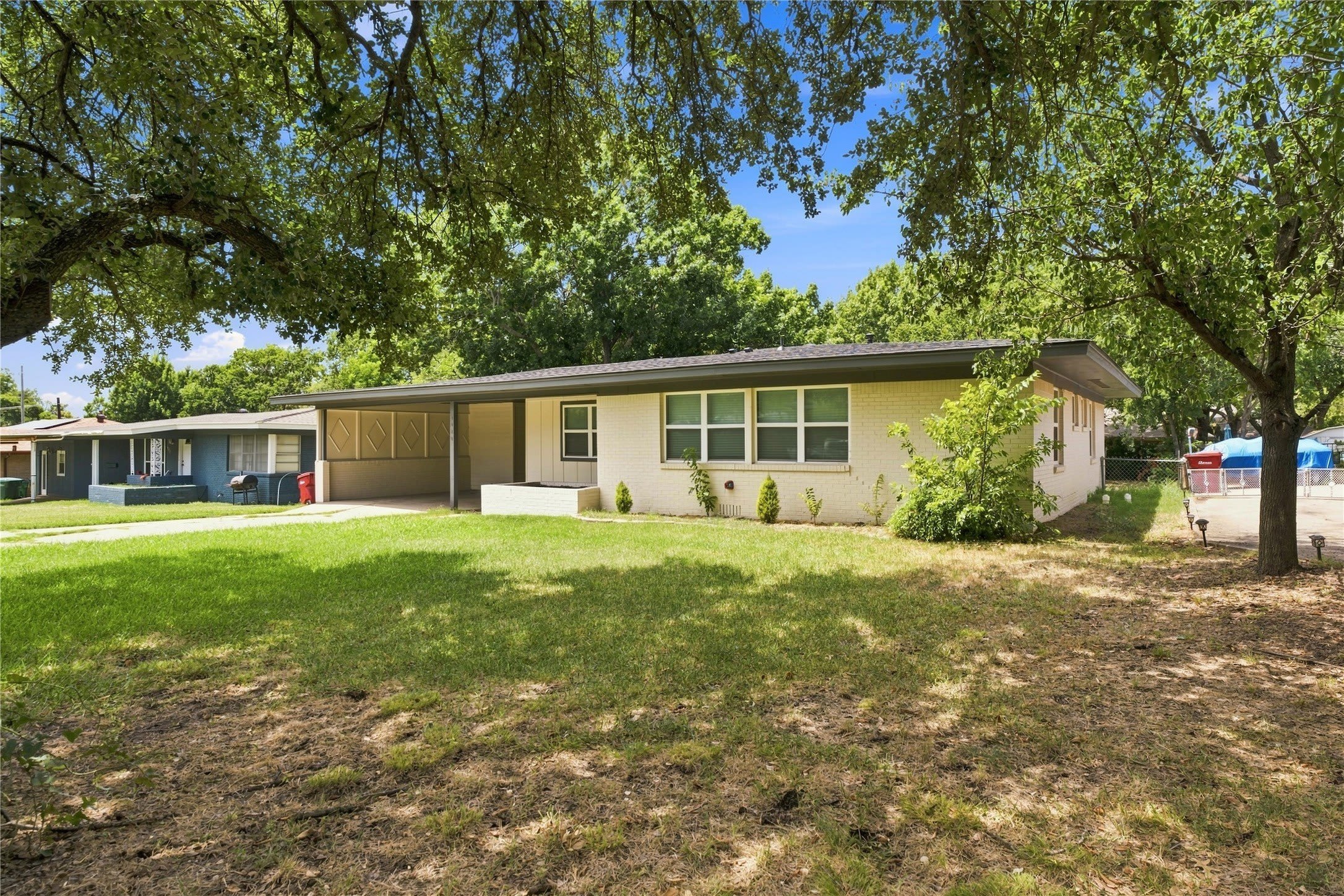 1411 W Shields Drive – photo 3