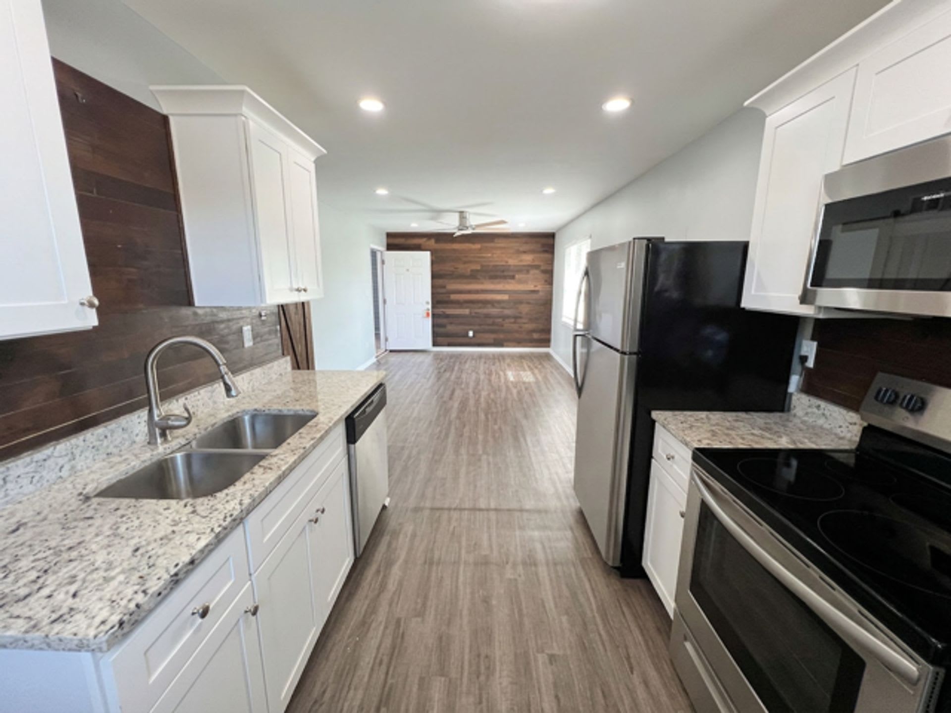 Avondale III Apartments – photo 4