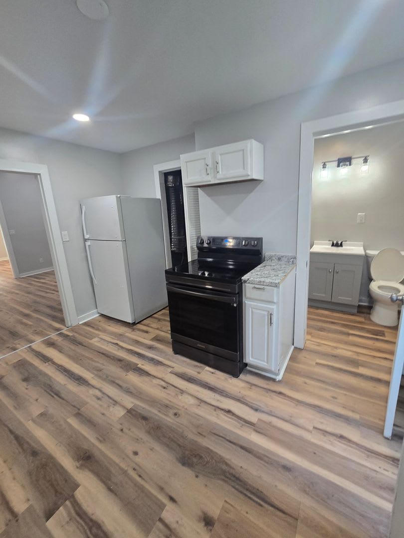 Studio Duplex located on the Westside near 10th St and White River Pkway Dr – photo 4